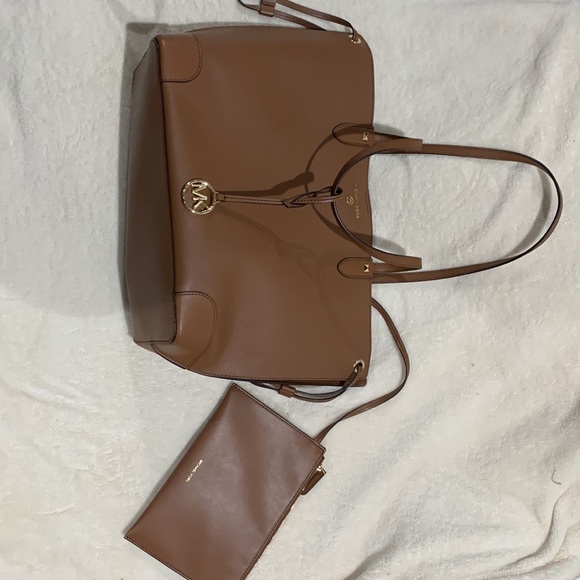 Michael Kors bag with wallet - Picture 4 of 6